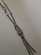 Charger l'image dans la galerie, Collier ethnique en argent massif niellé, région Turquie début Xxème
