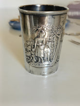 Charger l&#39;image dans la galerie, Gobelet argent massif Allemand début XXÈME , conte du petit chaperon rouge .
