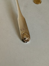Charger l'image dans la galerie, Cuillère à sauce , Finlande milieu XIXÈME en argent massif daté 1851. Période système poinçon Suédois. 51g

