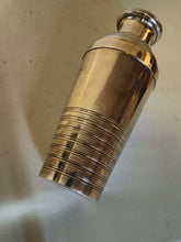 Charger l'image dans la galerie, Grand Shaker en métal argenté Art déco orfèvre Piblinger Sarrière
