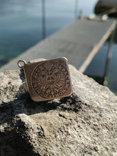 Charger l'image dans la galerie, 1 gulden en argent  1704 ville de Ulm , monnaie de siège. État Allemand
