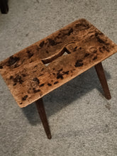 Charger l&#39;image dans la galerie, Tabouret rustique à traire, en cerisier. Il a du cachet ! Fin XIXÈME
