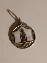 Charger l'image dans la galerie, Médaille en argent émaillée Notre-Dame-dame-des-Marches,  pèlerinage Fribourgeois à la chapelle de Broc .
