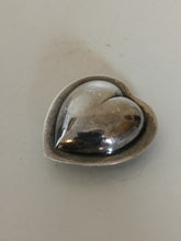 Charger l&#39;image dans la galerie, Coeur de Savoie , bijoux régional en argent massif, probablement début XXÈME. Système coulissant
