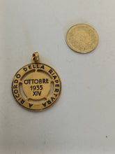 Charger l&#39;image dans la galerie, Médail dorée et émaillée, collège militaire de Milan 1935
