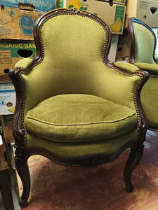 Rare paire de fauteuils cabriolets style Louis XV en palissandre. À recouvrir