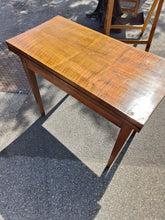 Charger l&#39;image dans la galerie, Console , petite table et table à jeux en noyer massif, dessus plaqué. D&#39;époque Directoire, travail Suisse .
