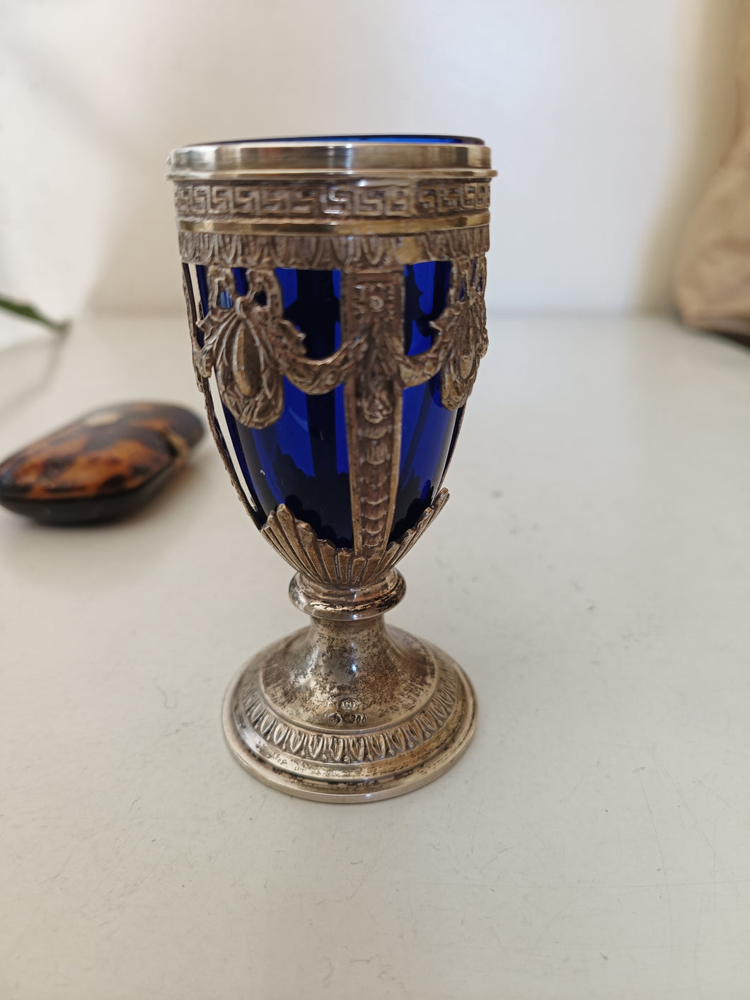 Verre en cristal bleu et argent massif italien, style Louis XVI. Début XXÈME