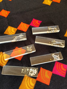 Série de 6 portes couteau en plexiglas avec décors animalier