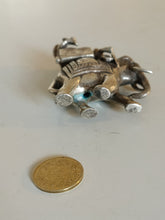 Charger l&#39;image dans la galerie, Figurine en argent sujet éléphant et porteur . Inde début XXÈME argent massif moulé
