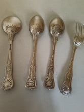 Charger l'image dans la galerie, Ensemble de 4 couverts Anglais en argent massif Sterling, modèle Kings dont 3 de George Adams à Londres deuxième moitié du XIXE
