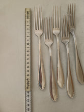 Charger l&#39;image dans la galerie, Jezler la Reine, série de 5 grandes fourchettes en argent massif 0.800
