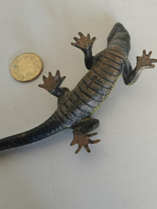 Lezard bronze de Vienne peint à la main et signé début Xxème , longueur 12cm