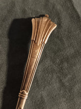 Charger l&#39;image dans la galerie, Goldsmiths &amp; Silversmiths Company à Londres grande fourchette plat principal, modèle Albany.
