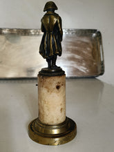 Charger l'image dans la galerie, Napoléon Bonaparte, bronze avec belle patine XIX ème sur socle en marbre
