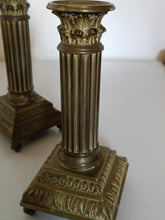 Charger l'image dans la galerie, Paire de bougeoir en bronze doré , style Louis XVI d'époque Napoléon

