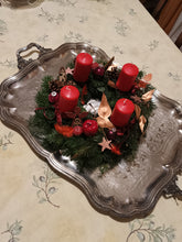 Charger l&#39;image dans la galerie, Boulanger à Paris , grand plateau en métal argenté style Louis XV fait au XIXÈME. Trace d&#39;usure du temps ! Belle patine ...
