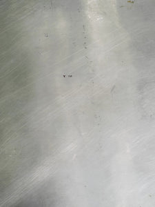 Grand plateau festoné et guilloché en argent massif. Autriche Hongrie fin XIXÈME poinçon titre argent 0.750 en parfait état poids 1200g