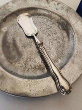 Charger l'image dans la galerie, Pierre-François Queillé II (actif de 1834 à 1846) pelle à pâté d'époque Louis Philippe en argent massif premier titre. Modèle filet violon
