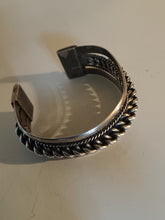 Charger l'image dans la galerie, Bracelet manchette en argent massif libanais
