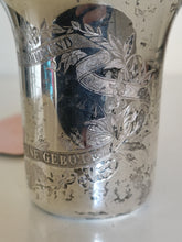 Charger l&#39;image dans la galerie, Gobelet en argent massif , fin XIXÈME Autriche Hongrie avec inscription en allemand, Crains Dieu et respecte ses commandements.
