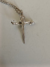 Charger l'image dans la galerie, Gilbert Albert Croix modernistes en argent massif 0,925 avec sa chaîne maille Gilbert Albert !
