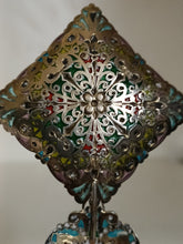 Charger l&#39;image dans la galerie, George W Shiebler 1846-1920 grand orfèvre américain , exceptionnelle cuillère à bonbons en argent massif doré et émail . Pièce de musée !
