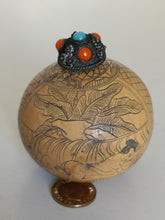 Charger l&#39;image dans la galerie, Boîte à tabac à priser, coloquinte gravée , décors érotique, vers 1900, région Chine
