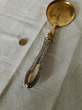 Charger l'image dans la galerie, Rare pelle à glace style Louis XVI manche argent massif Minerve, pèle doré . En parfait état
