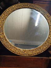 Charger l&#39;image dans la galerie, Miroir rond à palmettes style XIXE restauration 

Doré à la feuille d&#39;or
