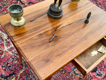 Charger l&#39;image dans la galerie, Ravissante petite table Louis XV Bernoise XVIIIE en noyer massif . Petit détail les pattes dites &quot;moustaches&quot;
