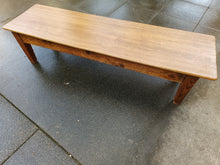 Charger l'image dans la galerie, Table basse ancienne en sapin et plateau en chêne massif .
