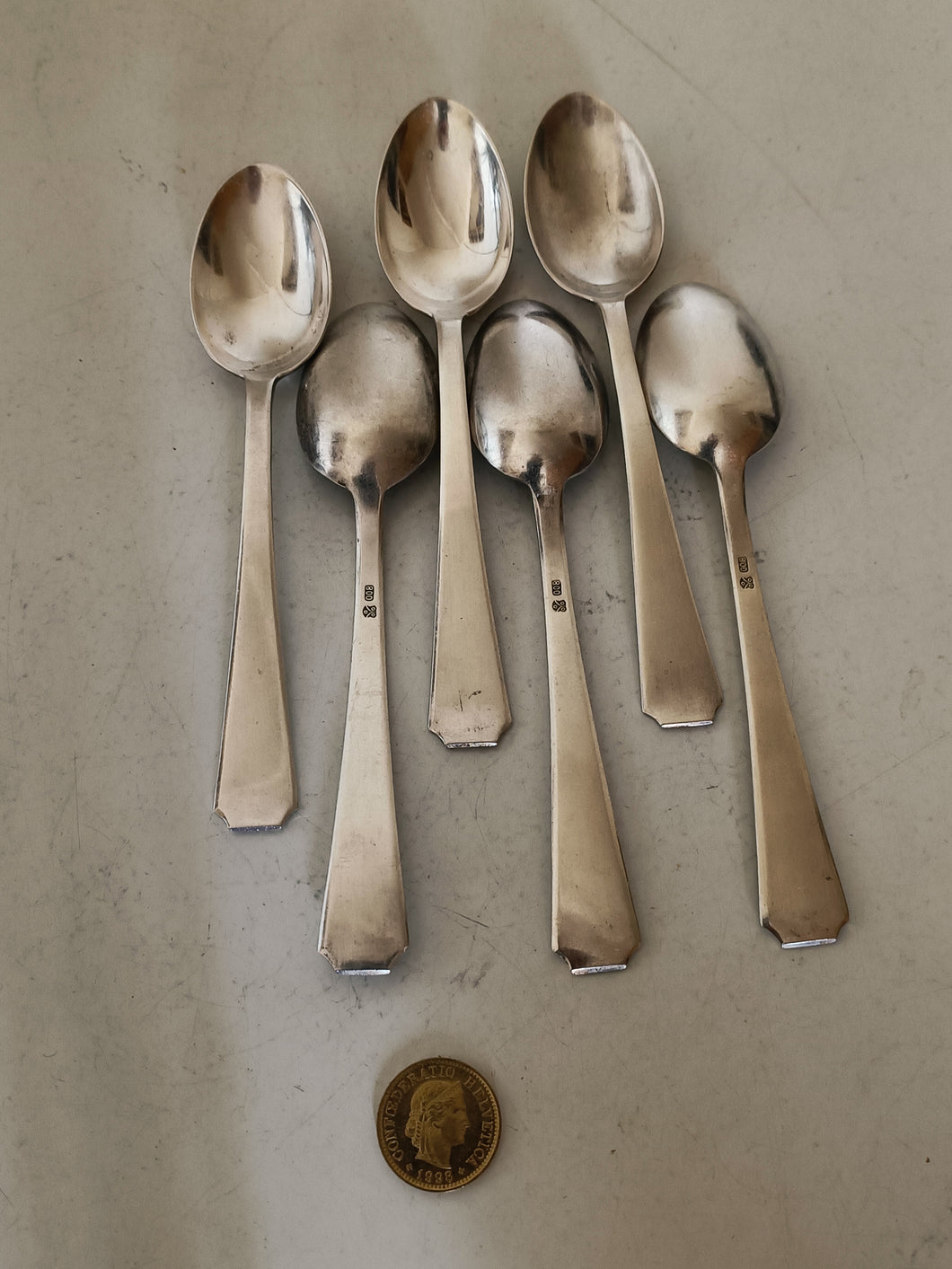 Jezler modèle Lady, série de 6 cuillères à café en argent massif.