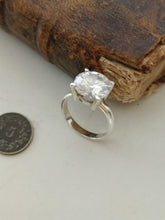 Charger l'image dans la galerie, Bague avec solitaire en cristal taillé, et argent Sterling 0,925. Taille 57

