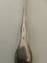 Charger l'image dans la galerie, Genève fin XVIIIÈME début XIXÈME série de 5 fourchettes entre mets en argent massif . Modèle filet violon , orfèvre PA à identifier. Poinçon de contrôle Genève. 196g
