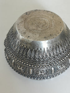 Laos XIXE bol en argent repoussé à décors traditionnelles. Argent massif