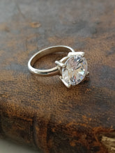 Charger l'image dans la galerie, Bague avec solitaire en cristal taillé, et argent Sterling 0,925. Taille 57
