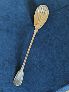 Grande cuillère à service américaine dite à farce. En argent massif Sterling Américain XIXÈME orfèvre à identifier.