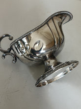Charger l'image dans la galerie, Saucière Anglaise en cuivre argentée. Style georgien XVIIIE
