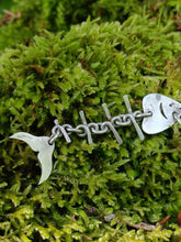 Charger l'image dans la galerie, Curieux pendentif squelette de poisson en argent massif , vers 1970
