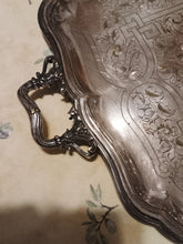 Charger l&#39;image dans la galerie, Boulanger à Paris , grand plateau en métal argenté style Louis XV fait au XIXÈME. Trace d&#39;usure du temps ! Belle patine ...
