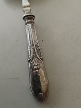 Charger l'image dans la galerie, Ravinet &amp; Cie 1912-1923 Paris ,cuillère à sauce Art nouveau et manche argent décors châtaigne . Début XXÈME
