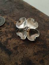 Charger l'image dans la galerie, Broche en argent Sterling de Stuart Naye USA
