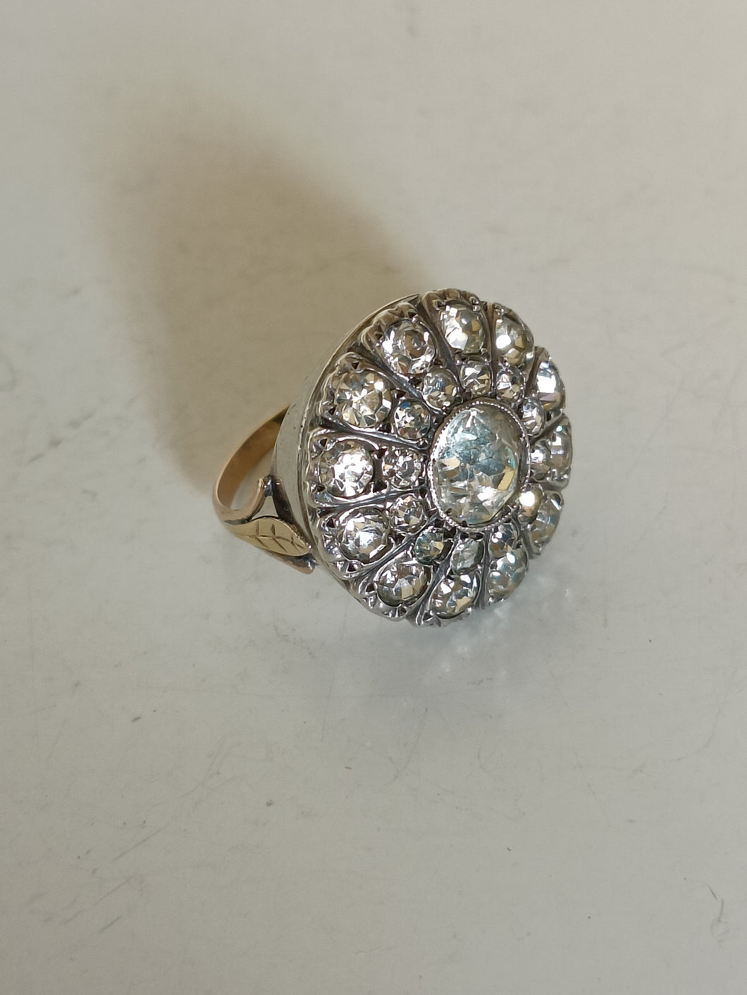 Bague fin XIXÈME début Xxème en argent, anneau en or 18ct, poinçon français métal mixte or et argent.