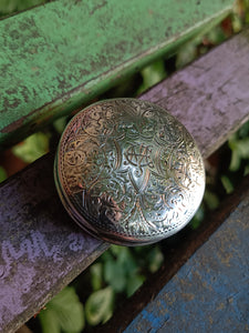 Petite boîte ronde en argent Sterling, fin XIXÈME H&T Hilliard & Thomason motifs avant-gardiste. Bonne état général