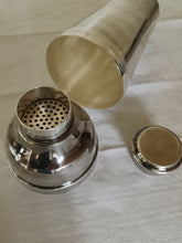 Charger l'image dans la galerie, Ercuis pour Christofle, grand  Shaker art déco en métal argenté. État neuf
