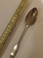 Charger l'image dans la galerie, Isaac Amaron orfèvre à Genève 1815-1881 période Française , cuillère en argent avec monogramme.

