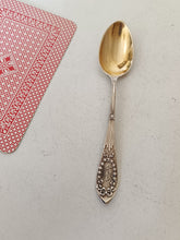 Charger l&#39;image dans la galerie, Cuillère à café solitaire en argent massif Allemand, début Xxème dans le style Louis XVI
