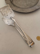 Charger l'image dans la galerie, Mappin &amp; Webb pince de service ajourée .
