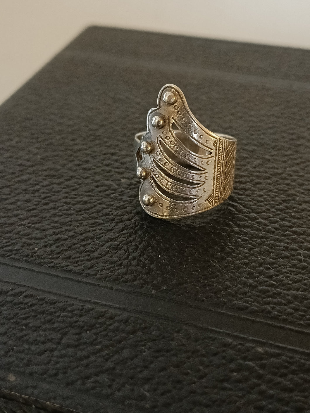 Bague en argent , probablement Touareg ou ethnique